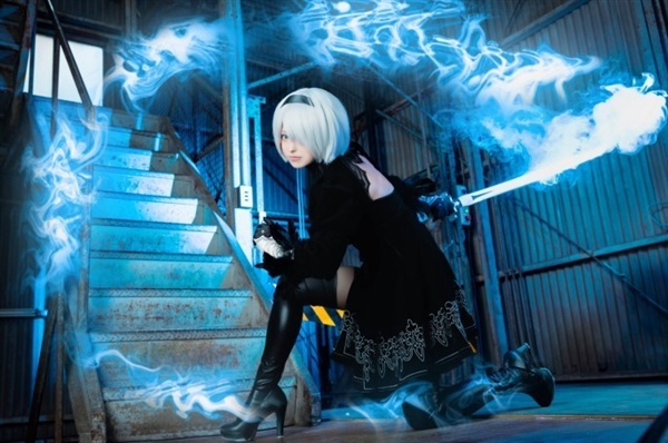 日本美女Cos《尼爾》婚紗2B：精致顏值 性感身材