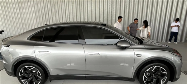 特斯拉強(qiáng)對(duì)手！樂道L60銀色實(shí)車曝光：預(yù)售21.99萬元起