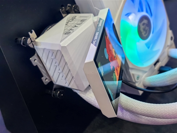微星機電散新成果秀：優(yōu)雅堅固楓木、獨特雙層葉片