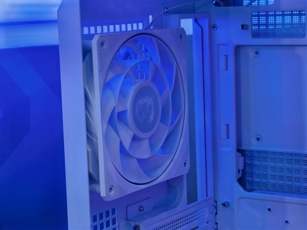 微星機電散新成果秀：優(yōu)雅堅固楓木、獨特雙層葉片
