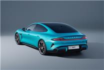 小米回應(yīng)SU7沖出停車場根本不是剎車失靈！專家：快開電動車駕駛課程吧
