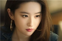 劉亦菲36歲演22歲女大學(xué)生上熱搜：《玫瑰的故事》收視破紀(jì)錄 騰訊贏麻了