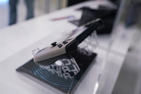 微星官宣新掌機Claw 8 AI+：首發(fā)下代酷睿Ultra 200V