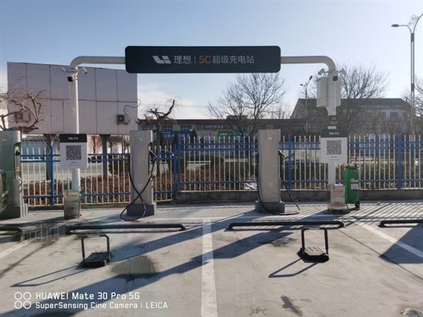 理想超充樁要支持車(chē)機(jī)降鎖了 跟特斯拉一樣方便