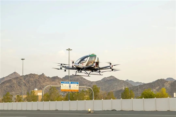 純電空中出租車！億航智能EH216-S無人駕駛eVTOL完成沙特首飛