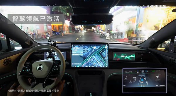 比亞迪無圖城市領(lǐng)航實測首發(fā)：穿越夜間城中村 全程0接管