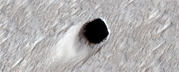 火星上發(fā)現(xiàn)一個神秘的洞：別說 真可能有外星生命