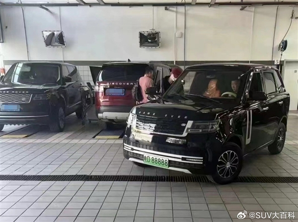 車(chē)頭字母“GAME OVER” 李鬼老頭樂(lè)開(kāi)進(jìn)路虎4S店：售后都整沉默了