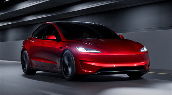 特斯拉 Model 3 高性能版開啟交付