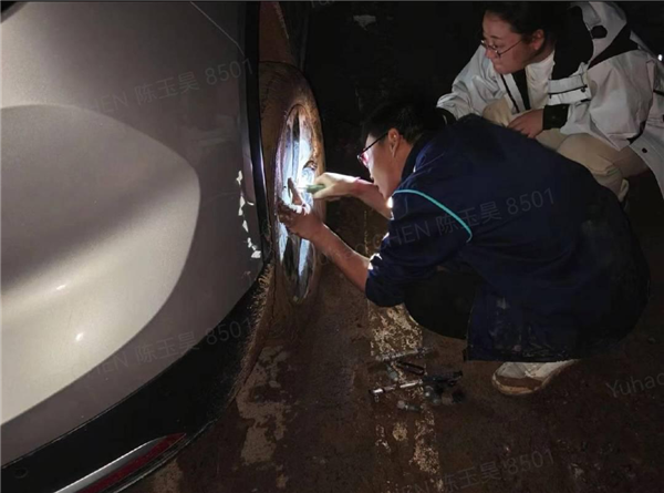 車主山區(qū)駕駛遭遇泥石流 蔚來(lái)服務(wù)一天一夜緊急施救