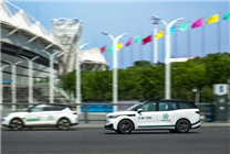 用戶搭無(wú)人出租車(chē) 中途暴雨停車(chē)一小時(shí)！客服回應(yīng)
