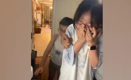 女生查到高考669分激動掩面哭泣：成績單曝光 英語考了143分