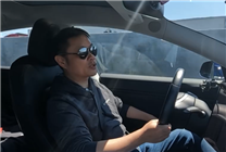 何小鵬體驗特斯拉FSD完整版視頻發(fā)布：在美國很絲滑