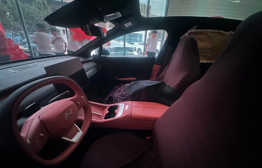 特斯拉同款簡(jiǎn)約設(shè)計(jì)：樂(lè)道L60實(shí)車內(nèi)飾曝光