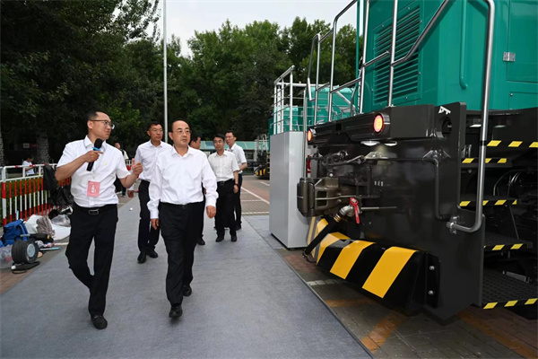 中國(guó)中車(chē)全球首發(fā) 7 款新能源機(jī)車(chē)