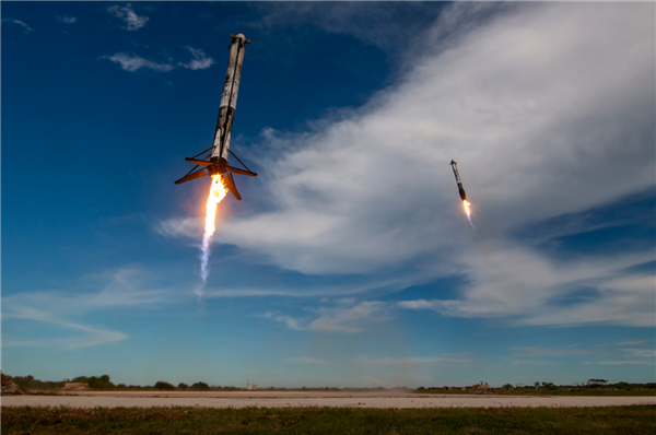 難得一見的奇觀！SpaceX四個整流罩同時上路