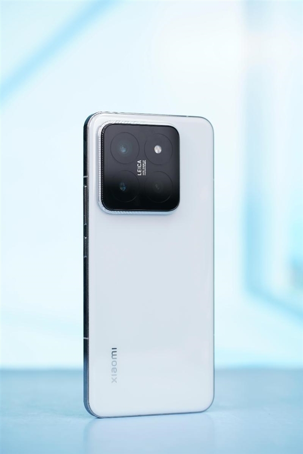 小米15全系取消巴黎飾釘設計：與華為Mate 70截然相反