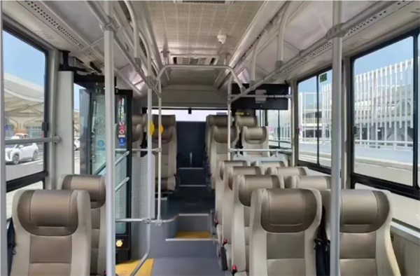 海南首個機場開放道路自動駕駛公交接駁車上線：旅客免費乘