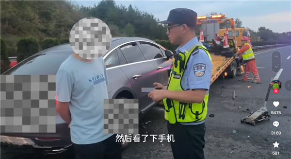 司機(jī)使用輔助駕駛時(shí)看手機(jī)釀事故 不減速撞上前車：網(wǎng)友喊話為何不開(kāi)華為