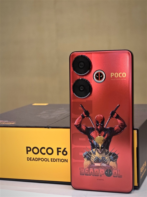 小米POCO F6《死侍與金剛狼》聯(lián)名版真機曝光：賤賤閃光燈吸睛