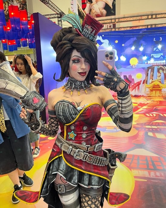 小姐姐COS《無(wú)主之地3》莫西：妖嬈形象完美還原