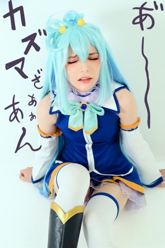 俄妹COS《Fate》Saber：泳裝呆毛王 靚麗吸睛