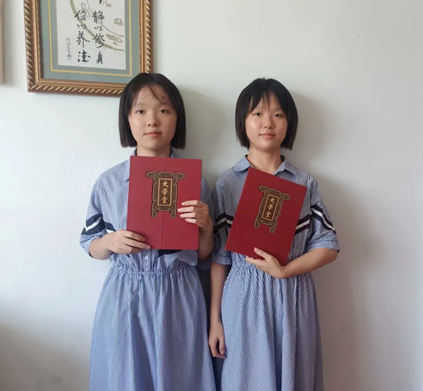湖南雙胞胎姐妹一同考上北大：要開(kāi)始買(mǎi)不一樣的衣服