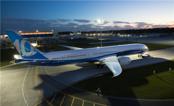 一架波音787客機(jī)在日本降落后引擎冒煙 原因竟是剎車系統(tǒng)出問題