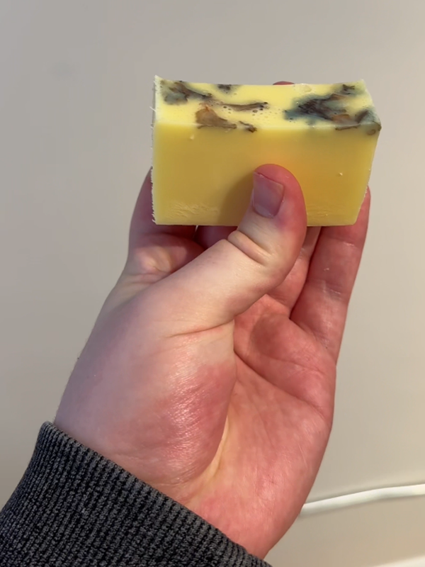 美國網(wǎng)紅用自己的脂肪做了一塊肥皂！還拿它洗手