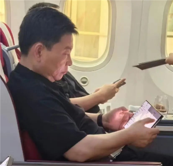 新一代電子茅臺(tái)！余承東確認(rèn)華為首款三折屏手機(jī)9月亮相