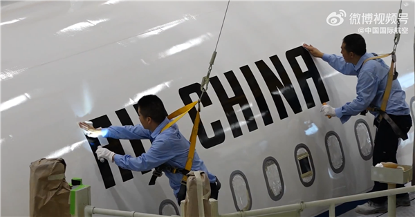 中國國航首架C919變裝全程出爐：國產(chǎn)大飛機(jī)首次披上五星紅旗