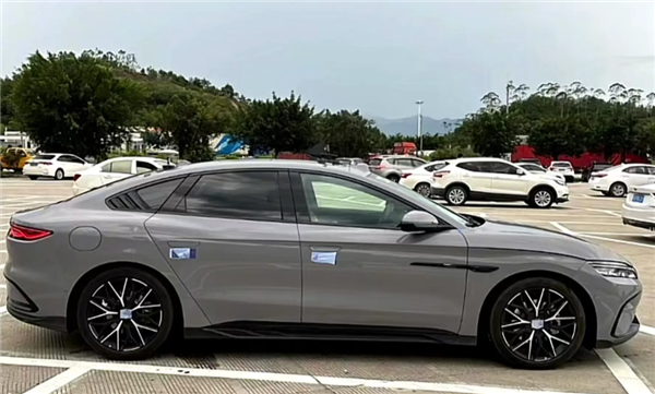 新增激光雷達！2025款比亞迪漢實車曝光：預(yù)扣提車價高23萬元