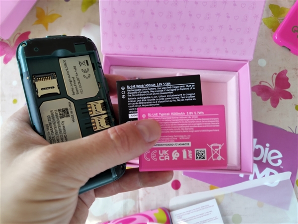 919元！HMD Barbie芭比聯(lián)名翻蓋機發(fā)布：粉色機身少女心爆棚