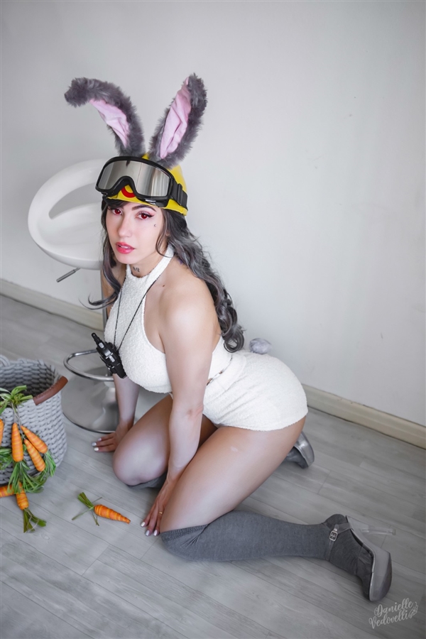 南美美女Cos《星刃》膚色戰(zhàn)衣伊芙：好身材吸睛