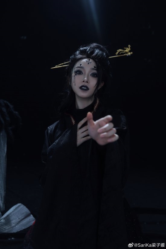 國外玩家盛贊四妹COS：她治好了我的蜘蛛恐懼癥！