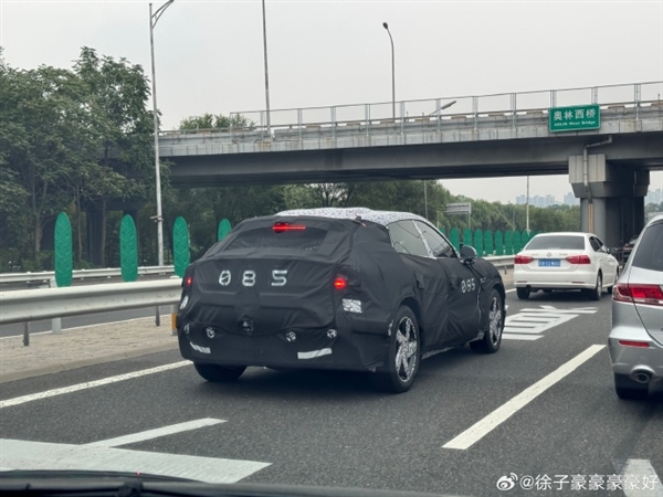 雷軍憋大招！小米SUV新諜照曝光：比SU7大多了、神似法拉利Purosangue