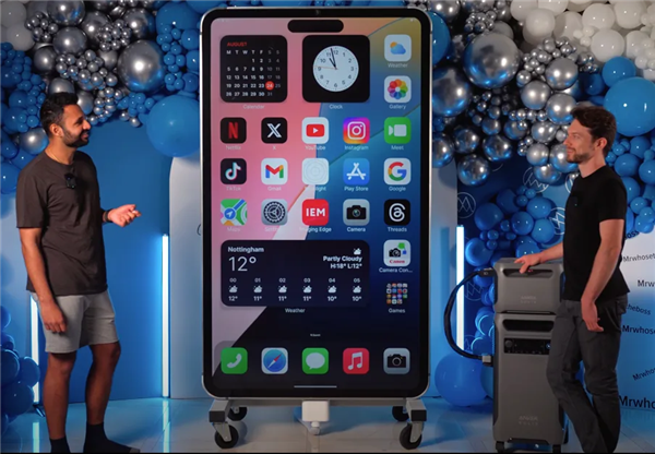 創(chuàng)吉尼斯世界紀錄！2米高巨型蘋果iPhone 15 Pro Max亮相：88英寸自由操作