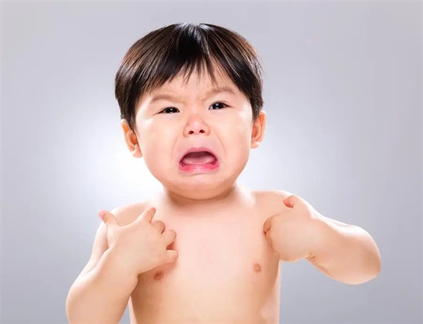 幼童被關(guān)廁所“立規(guī)矩”：我們?cè)撊绾闻c公共空間中的兒童相處