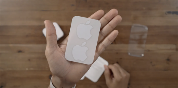 iPhone 16/Pro 包裝盒舍棄蘋果 Logo 貼紙?