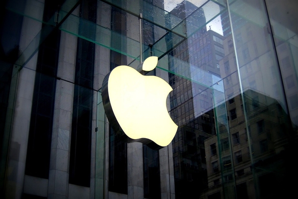 蘋果市值蒸發(fā)千億：iPhone 16首周銷量下降12.7%！華為三折疊預約625.9萬 你買誰