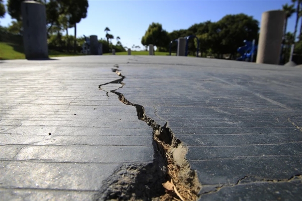 安徽合肥發(fā)生4.7級地震：床燈都晃 有網(wǎng)友嚇到躲桌子底下