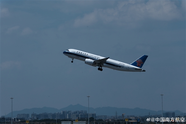 南航首架C919飛機成功首航：執(zhí)飛廣州-上海虹橋航線