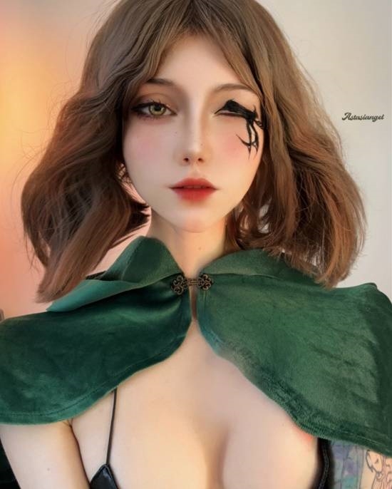 愛沙尼亞小姐姐COS《博德3》影心：大秀身材