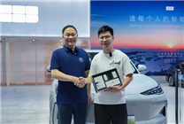 銷量坐火箭 第20000輛吉利銀河E5交車：李書福親自交付