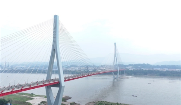 四川瀘州榕山長(zhǎng)江大橋建成通車：40分鐘車程縮短至2分鐘