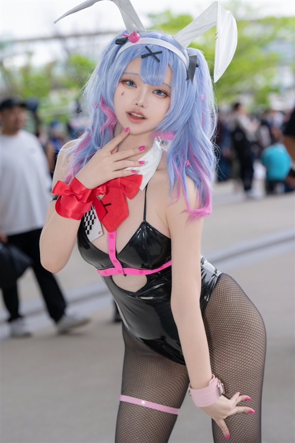 日本美女Cos《絕區(qū)零》簡美圖賞：性感還原 身材絕佳