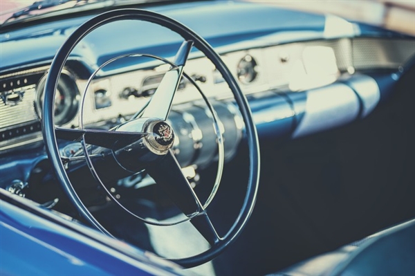 無語！救護(hù)車鳴笛送病重嬰兒遇小車不讓路 網(wǎng)友看怒：官方處罰公布