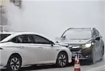 轎車鬧市突然失控撞向人群！湖北司機(jī)死死頂住 廣汽埃安為英雄車主獎(jiǎng)勵(lì)霸王龍