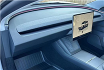 再次顛覆汽車設(shè)計(jì)！特斯拉CyberCab首秀：徹底取消踏板方向盤