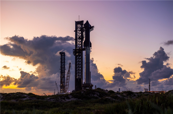 首次“筷子”夾大火箭！SpaceX星艦一級回收成功：全程完美